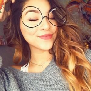 Meet your Posher, Cynthia